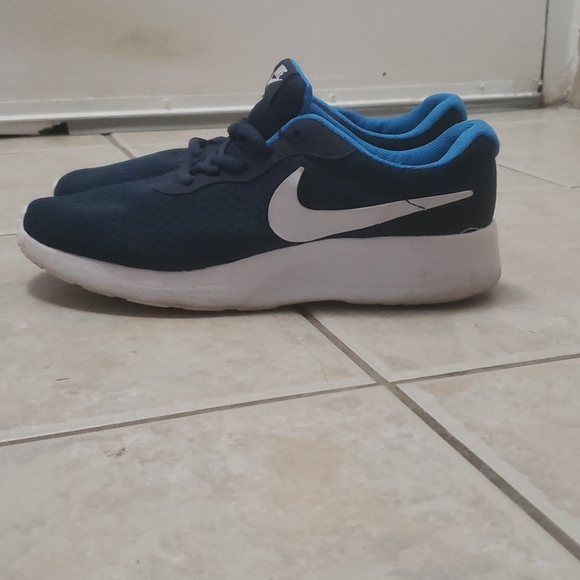 Nike running shoes - Picture 2 of 5